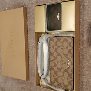 Coach  Host Pick Box set crossberry and card case wrapped boxed 📦